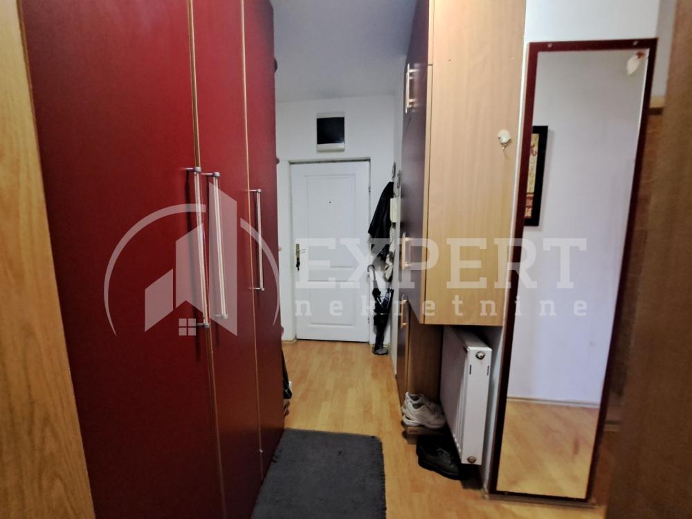 Slika 6 - Stan u zgradi, uknjižen, centralno grejanje, oglas ID p-014867