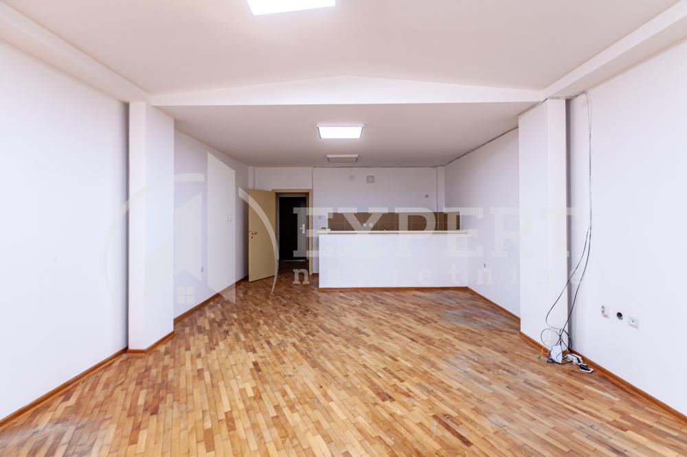 Slika 1 - Stan u zgradi, uknjižen, grejanje na struju, oglas ID p-014788