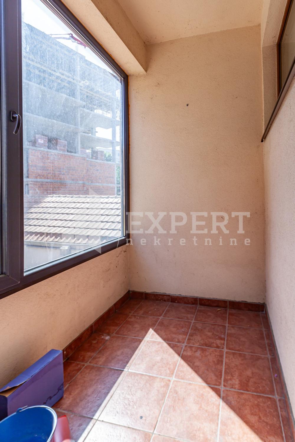 Slika 4 - Stan u zgradi, uknjižen, grejanje na struju, oglas ID p-014788