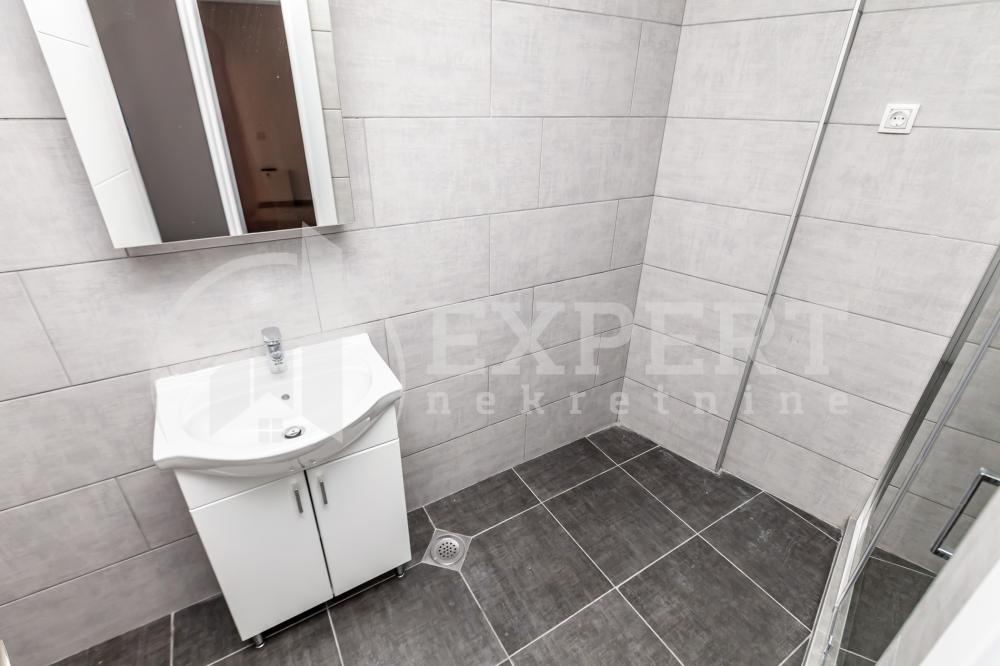 Slika 5 - Stan u zgradi, novogradnja, uknjižen, etažno grejanje, oglas ID p-014614