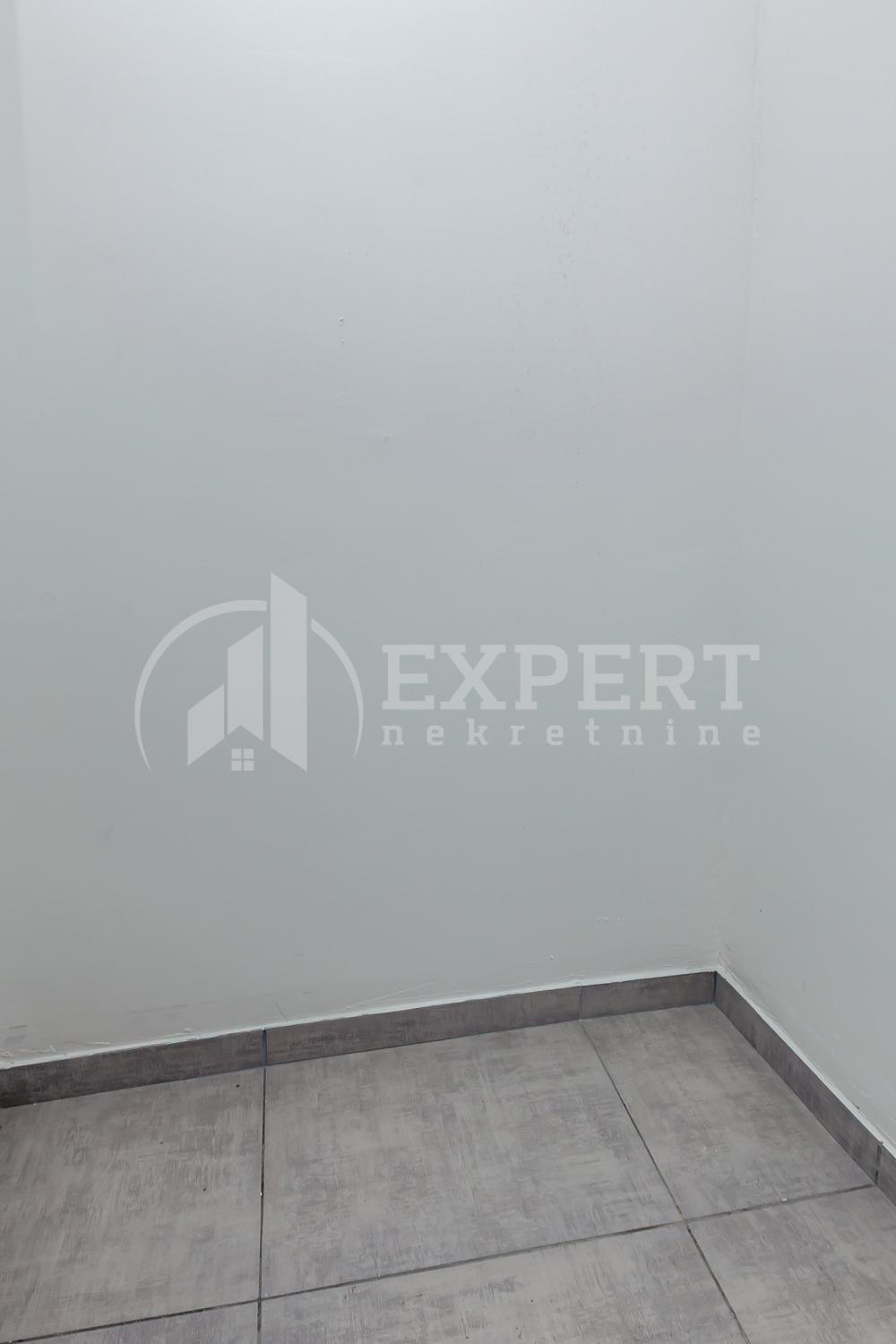 Slika 4 - Stan u zgradi, novogradnja, uknjižen, etažno grejanje, oglas ID p-014614