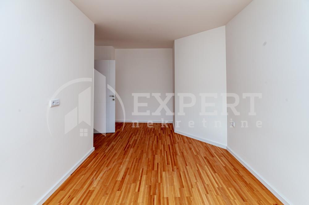 Slika 9 - Stan u zgradi, novogradnja, uknjižen, etažno grejanje, oglas ID p-014614