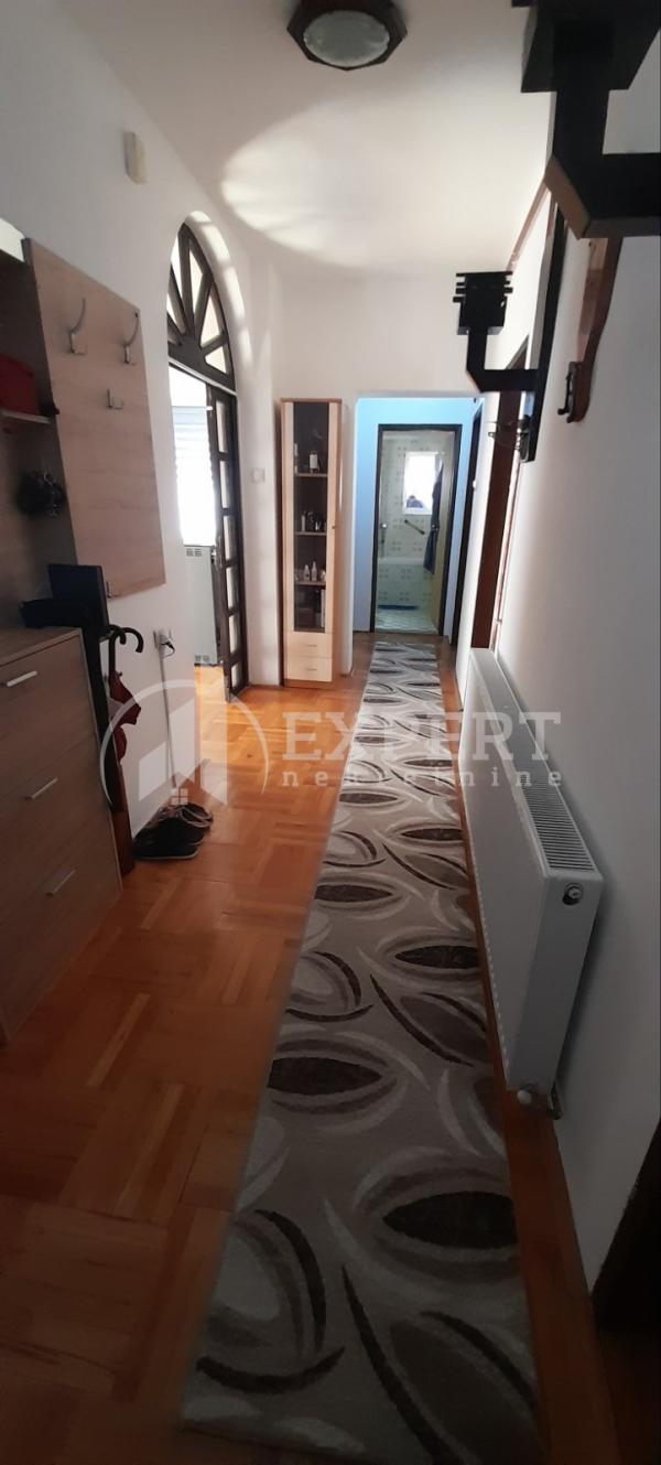 Slika 11 - Stan u zgradi, uknjižen, etažno grejanje, oglas ID p-014854