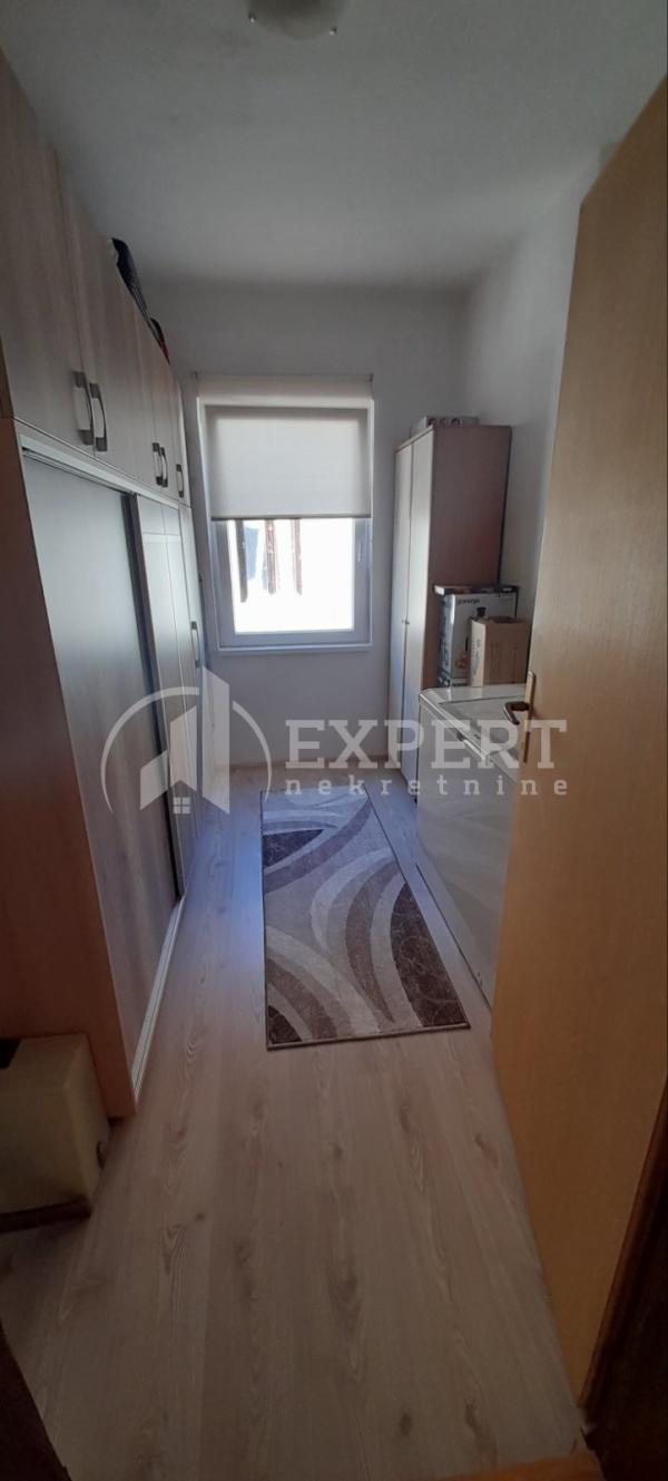 Slika 8 - Stan u zgradi, uknjižen, etažno grejanje, oglas ID p-014854