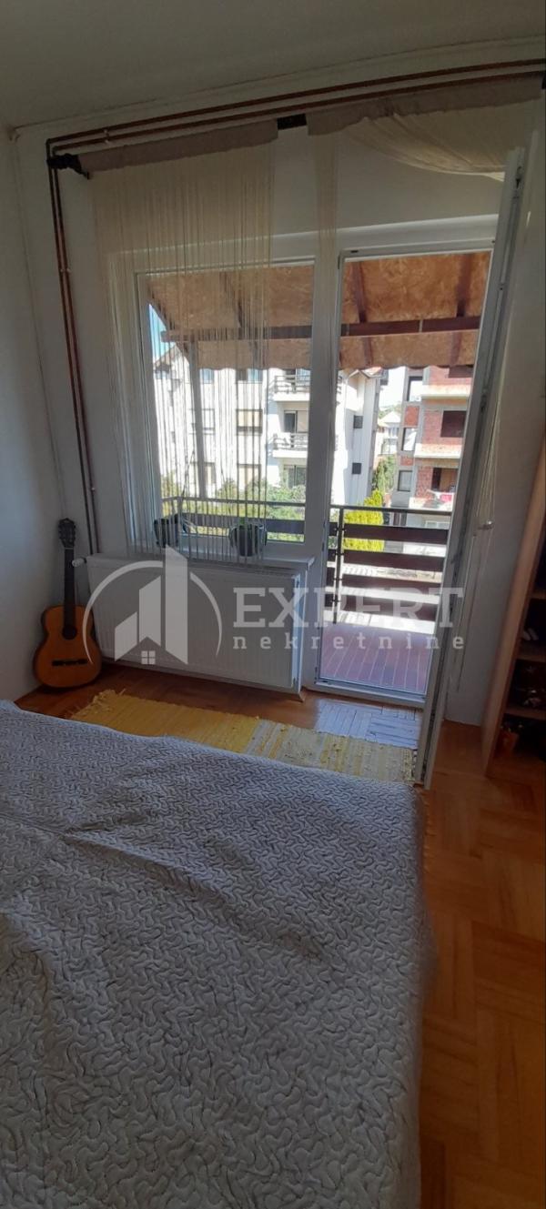 Slika 10 - Stan u zgradi, uknjižen, etažno grejanje, oglas ID p-014854