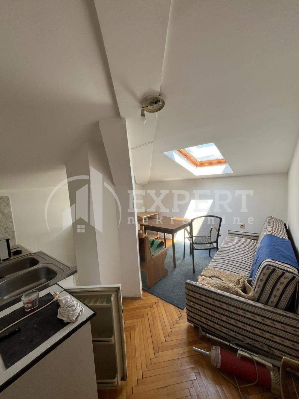 Glavna slika -Stan u zgradi, uknjižen, centralno grejanje, oglas ID p-014825