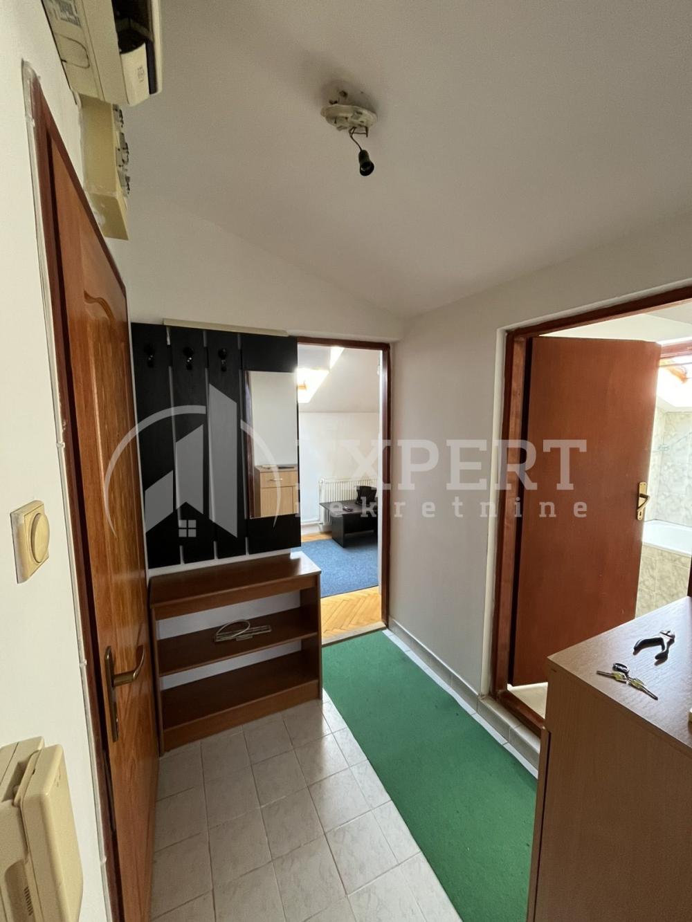 Slika 1 - Stan u zgradi, uknjižen, centralno grejanje, oglas ID p-014825