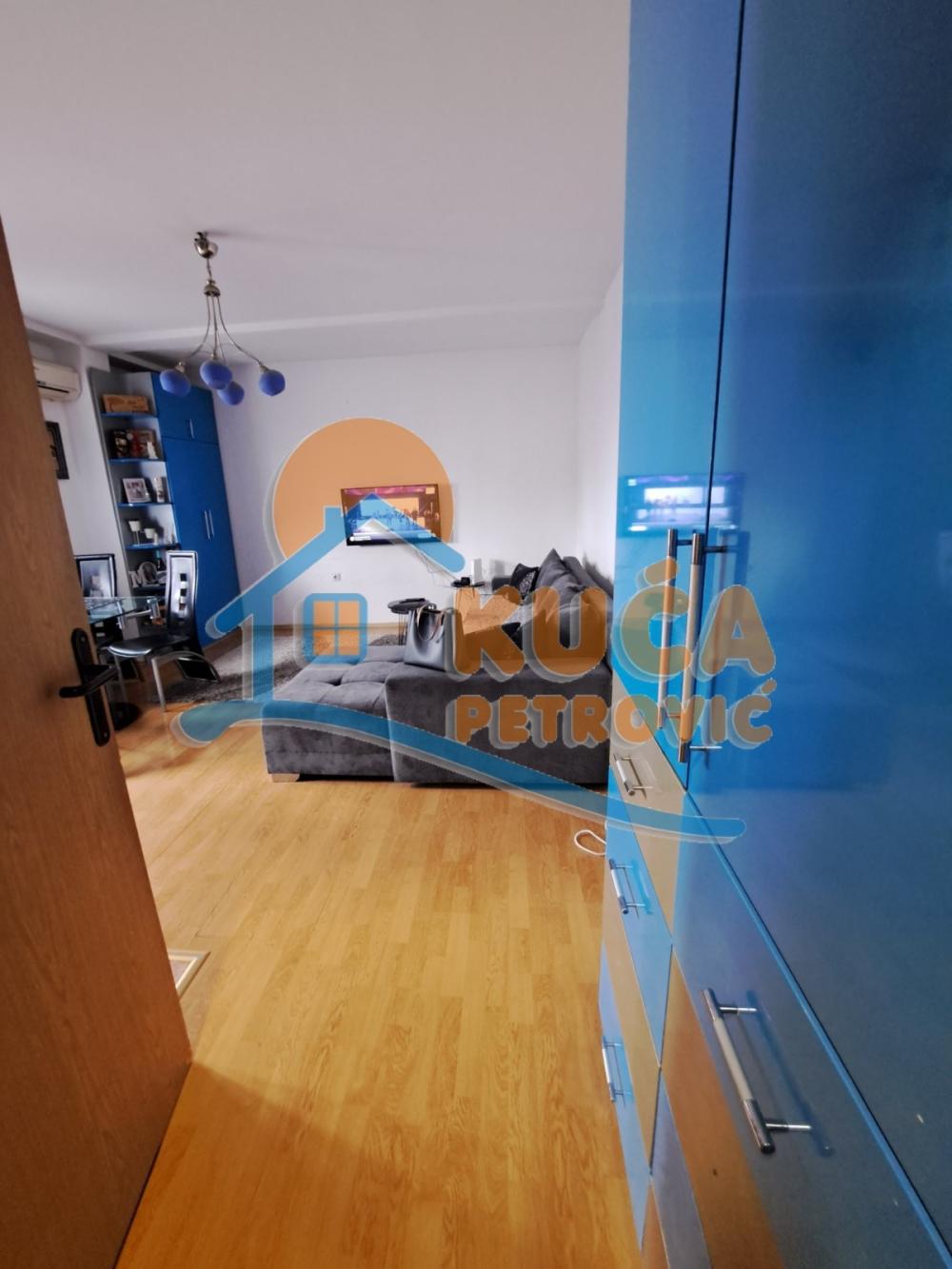 Slika 3 - Stan u zgradi, uknjižen, centralno grejanje, oglas ID p-014867