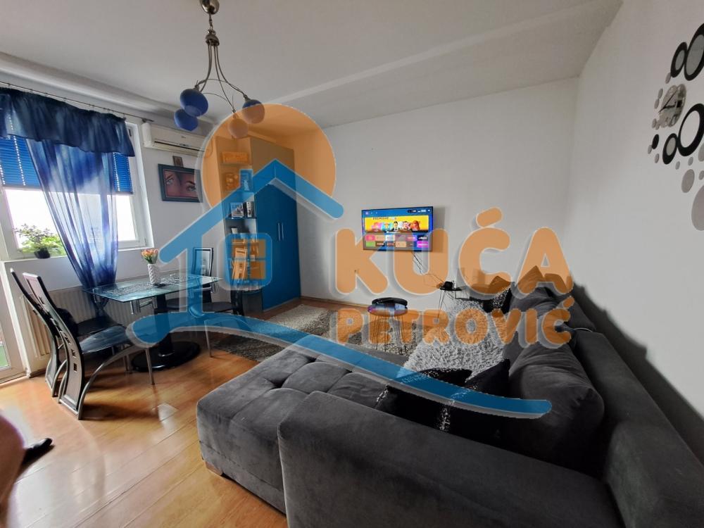 Glavna slika -Stan u zgradi, uknjižen, centralno grejanje, oglas ID p-014867