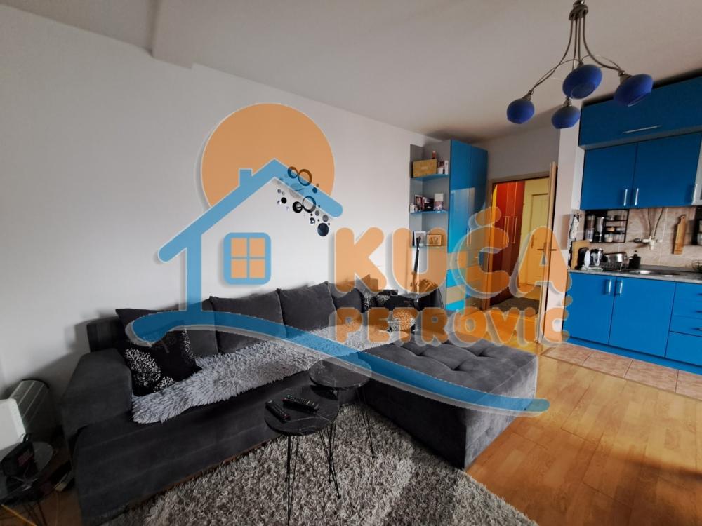 Slika 1 - Stan u zgradi, uknjižen, centralno grejanje, oglas ID p-014867