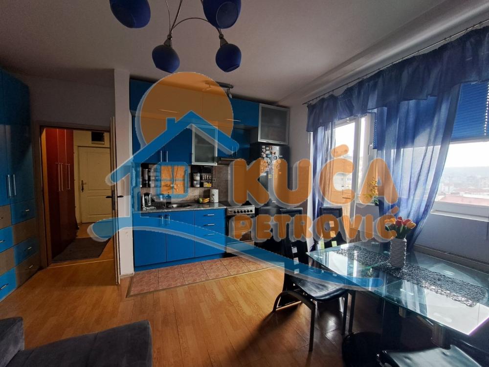 Slika 2 - Stan u zgradi, uknjižen, centralno grejanje, oglas ID p-014867