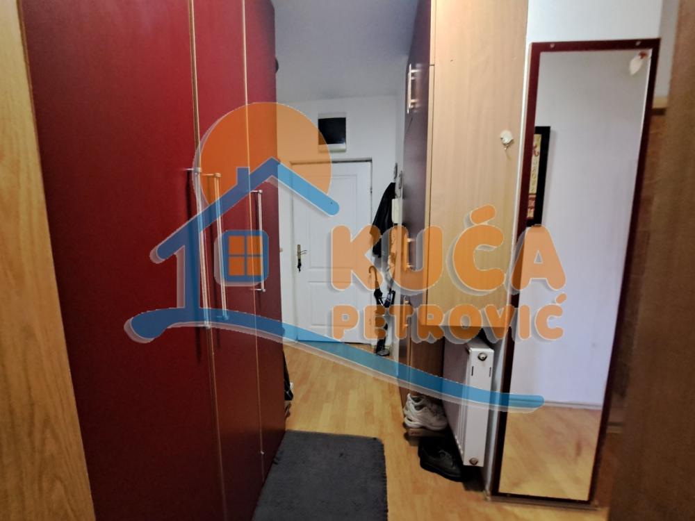 Slika 6 - Stan u zgradi, uknjižen, centralno grejanje, oglas ID p-014867