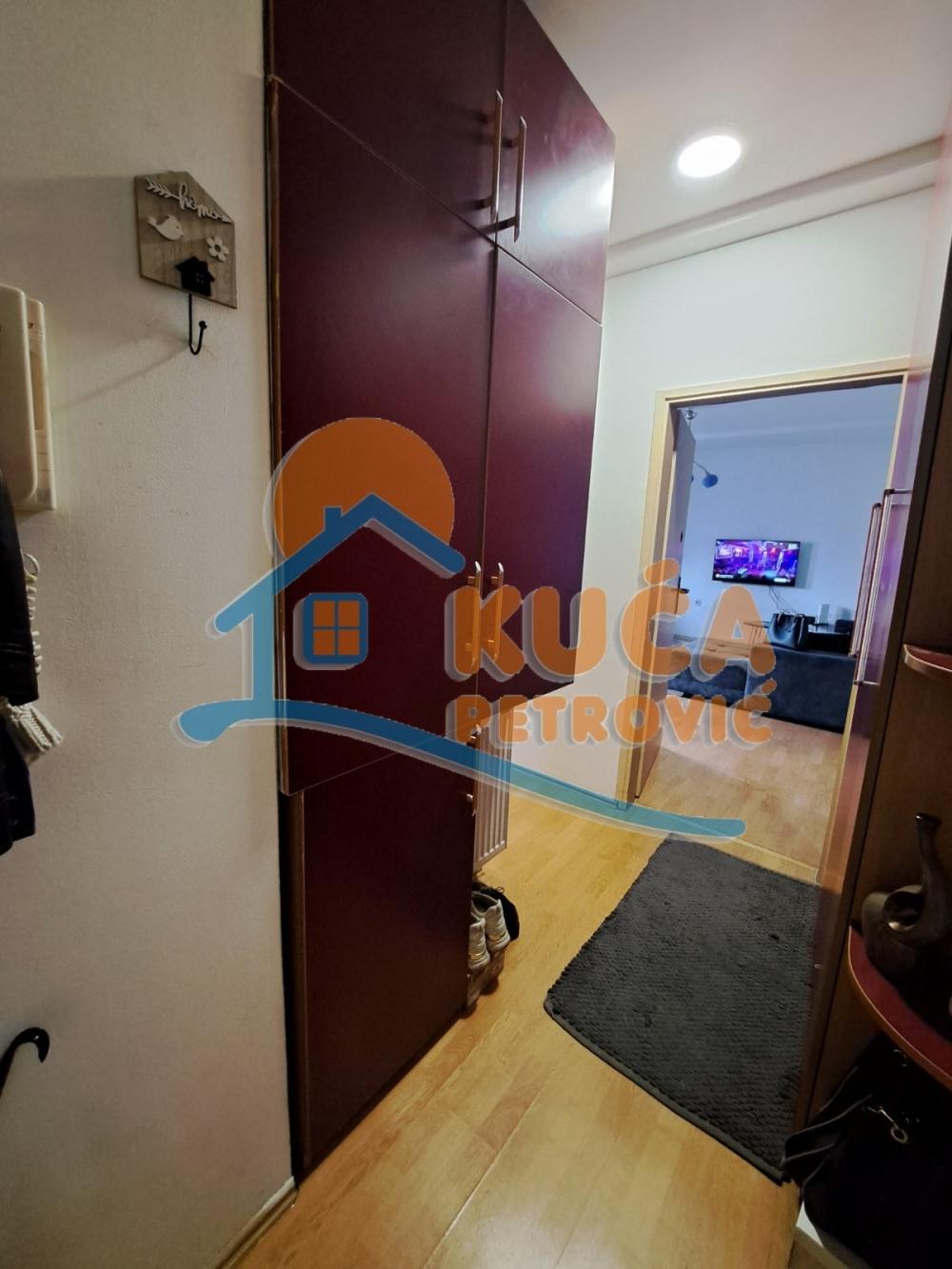 Slika 7 - Stan u zgradi, uknjižen, centralno grejanje, oglas ID p-014867