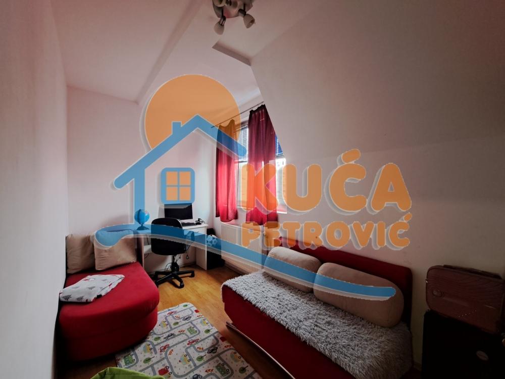 Slika 5 - Stan u zgradi, uknjižen, centralno grejanje, oglas ID p-014867