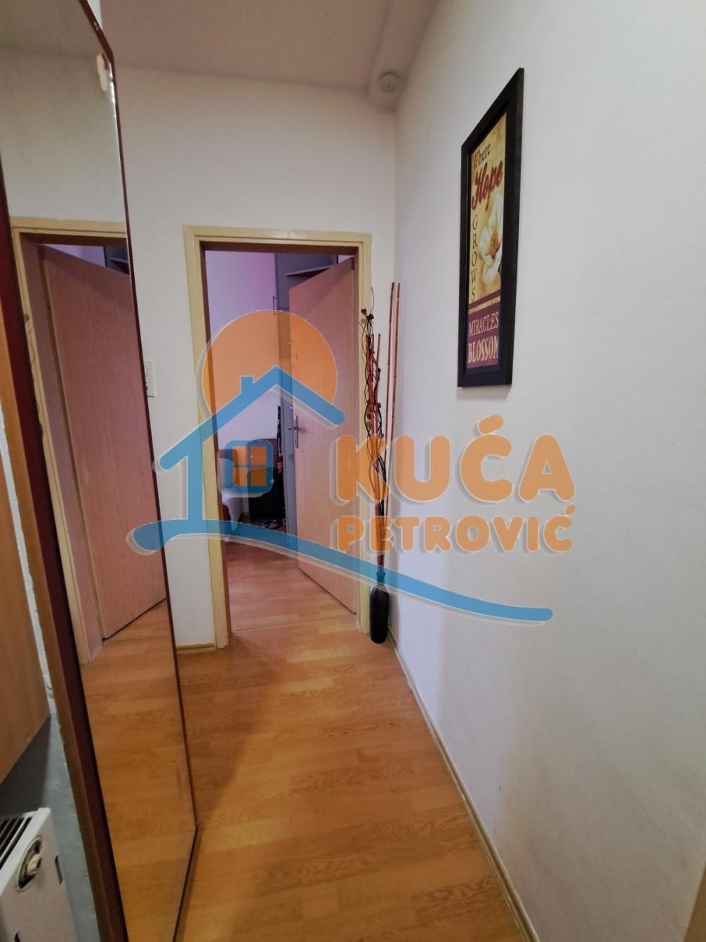 Slika 8 - Stan u zgradi, uknjižen, centralno grejanje, oglas ID p-014867