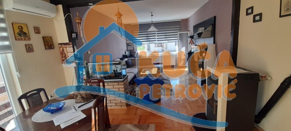 Glavna slika -Stan u zgradi, uknjižen, etažno grejanje, oglas ID p-014854