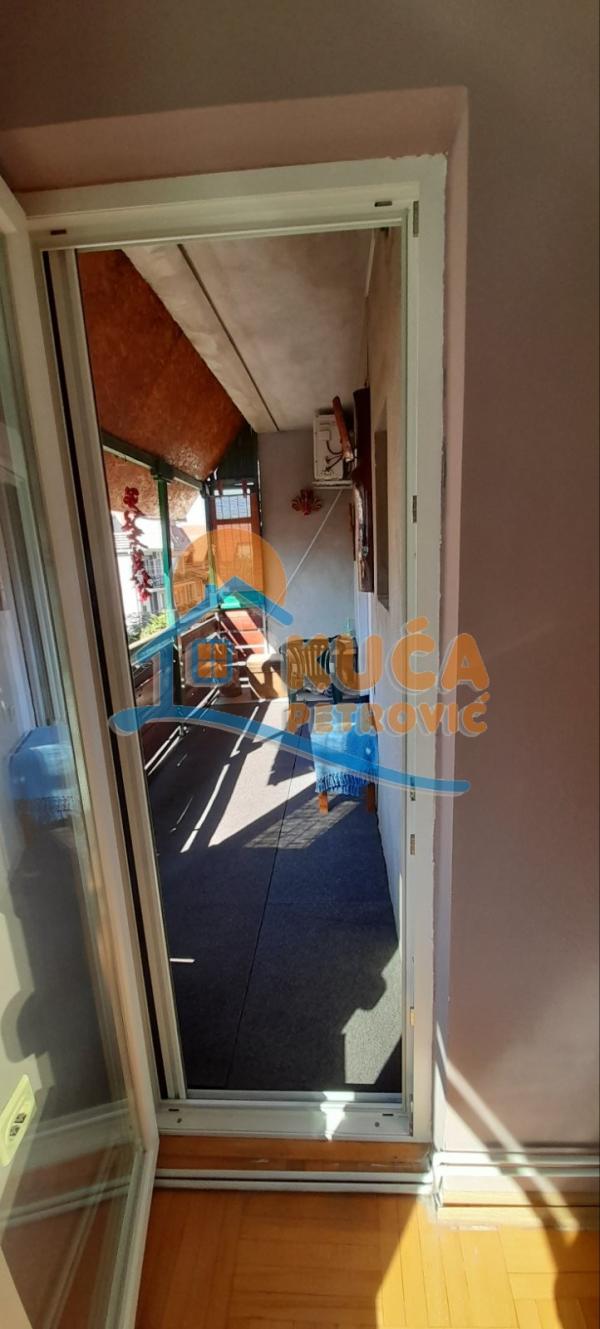 Slika 6 - Stan u zgradi, uknjižen, etažno grejanje, oglas ID p-014854