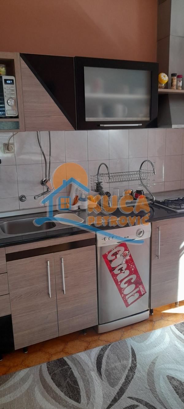 Slika 5 - Stan u zgradi, uknjižen, etažno grejanje, oglas ID p-014854