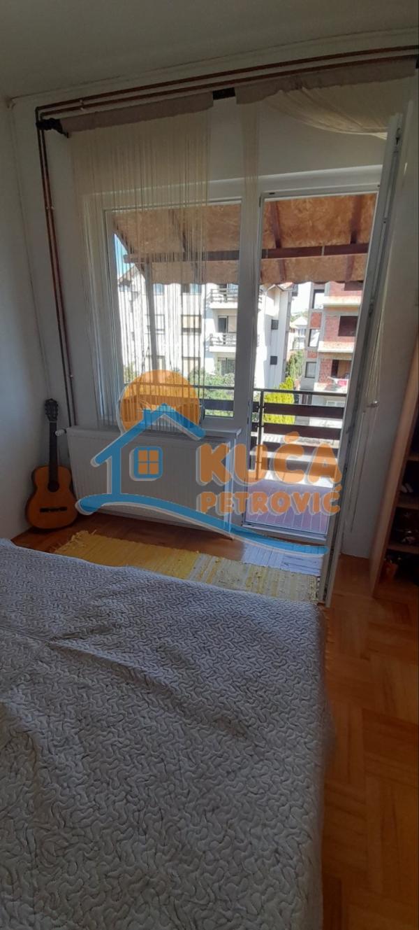 Slika 10 - Stan u zgradi, uknjižen, etažno grejanje, oglas ID p-014854