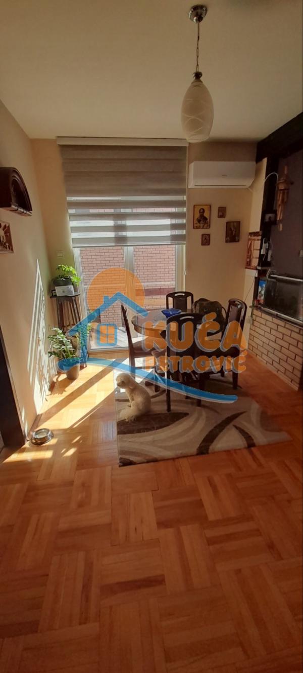 Slika 1 - Stan u zgradi, uknjižen, etažno grejanje, oglas ID p-014854