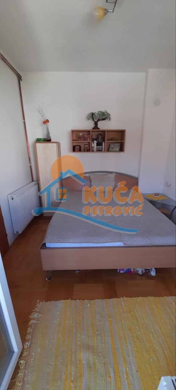 Slika 9 - Stan u zgradi, uknjižen, etažno grejanje, oglas ID p-014854