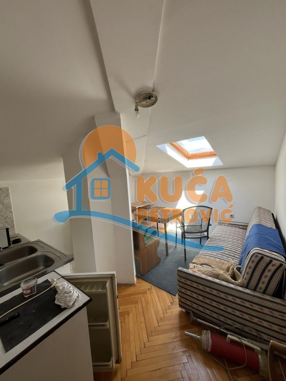 Glavna slika -Stan u zgradi, uknjižen, centralno grejanje, oglas ID p-014825