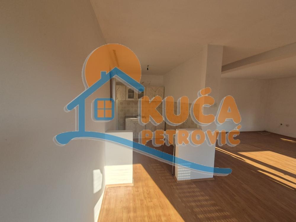 Slika 2 - Stan u zgradi, uknjižen, grejanje na struju, oglas ID p-014805