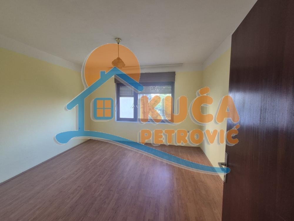 Slika 3 - Stan u zgradi, uknjižen, grejanje na struju, oglas ID p-014805