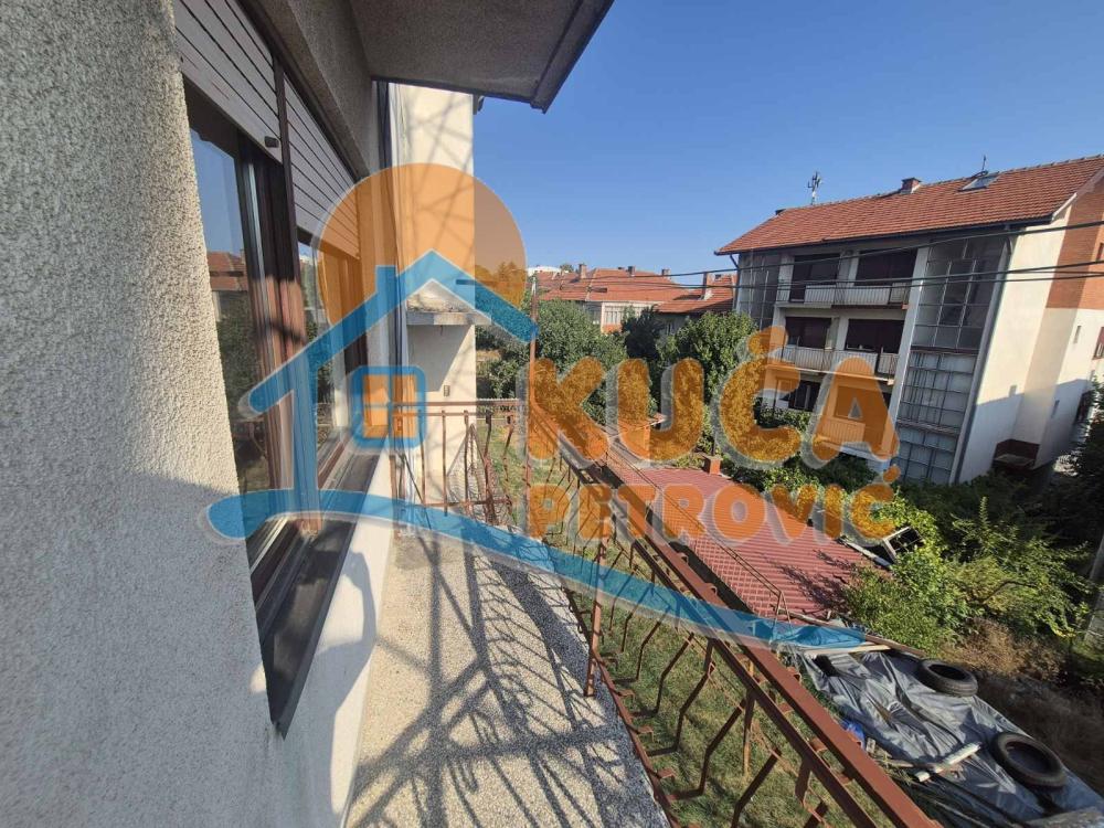 Slika 10 - Stan u zgradi, uknjižen, grejanje na struju, oglas ID p-014805