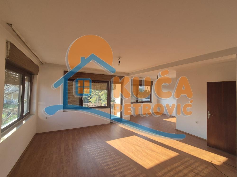 Slika 1 - Stan u zgradi, uknjižen, grejanje na struju, oglas ID p-014805