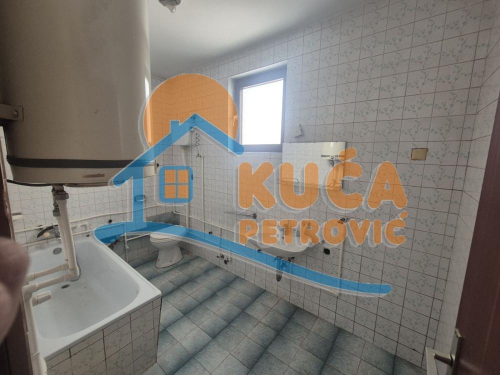 Slika 7 - Stan u zgradi, uknjižen, grejanje na struju, oglas ID p-014805