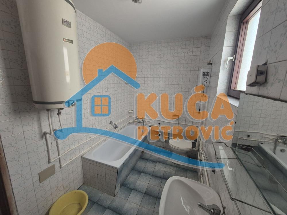 Slika 8 - Stan u zgradi, uknjižen, grejanje na struju, oglas ID p-014805