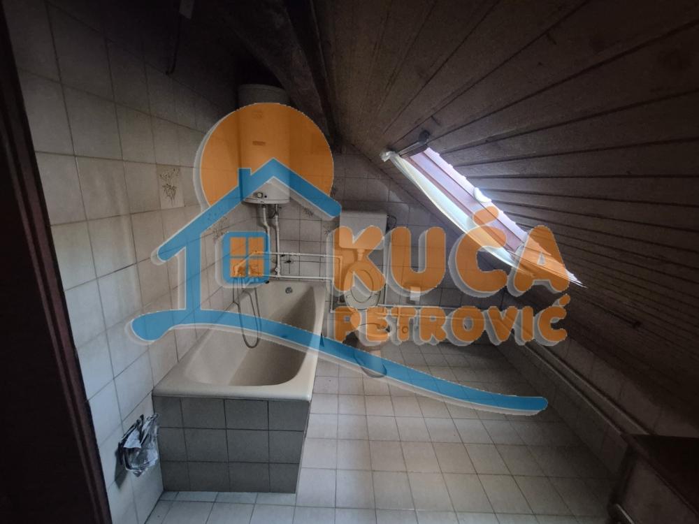 Slika 9 - Stan u zgradi, uknjižen, grejanje na struju, oglas ID p-014806