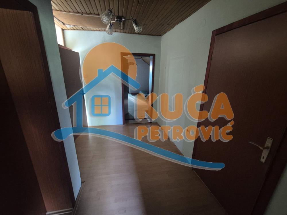 Slika 2 - Stan u zgradi, uknjižen, grejanje na struju, oglas ID p-014806