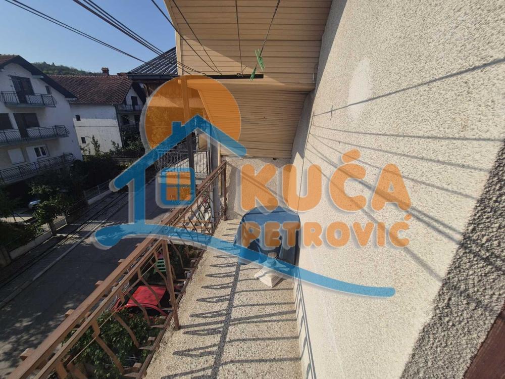 Slika 4 - Stan u zgradi, uknjižen, grejanje na struju, oglas ID p-014806