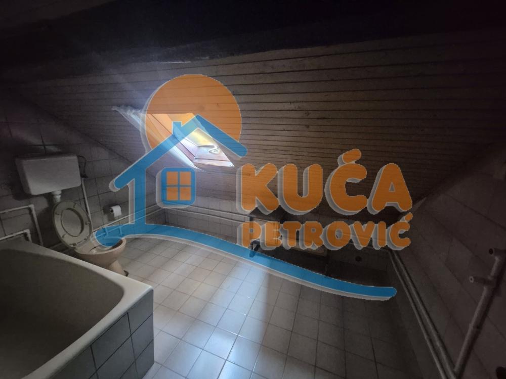 Slika 8 - Stan u zgradi, uknjižen, grejanje na struju, oglas ID p-014806