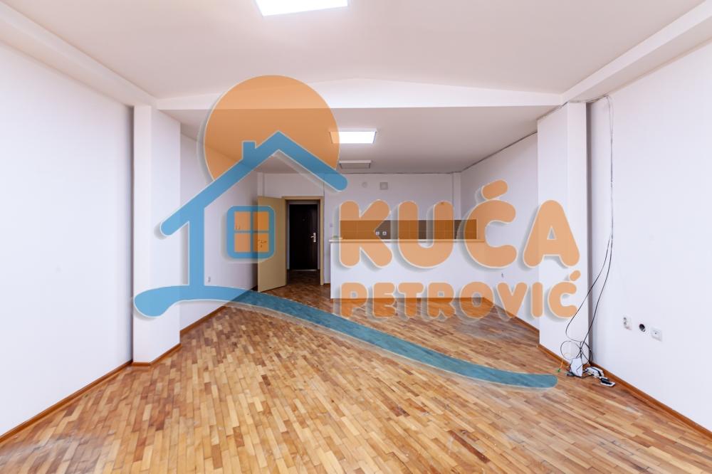 Slika 1 - Stan u zgradi, uknjižen, grejanje na struju, oglas ID p-014788