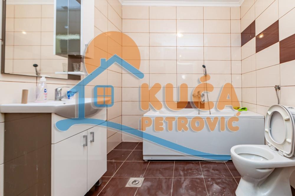 Slika 5 - Stan u zgradi, uknjižen, grejanje na struju, oglas ID p-014788