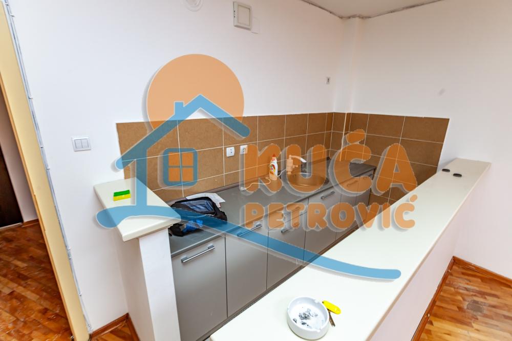 Slika 2 - Stan u zgradi, uknjižen, grejanje na struju, oglas ID p-014788