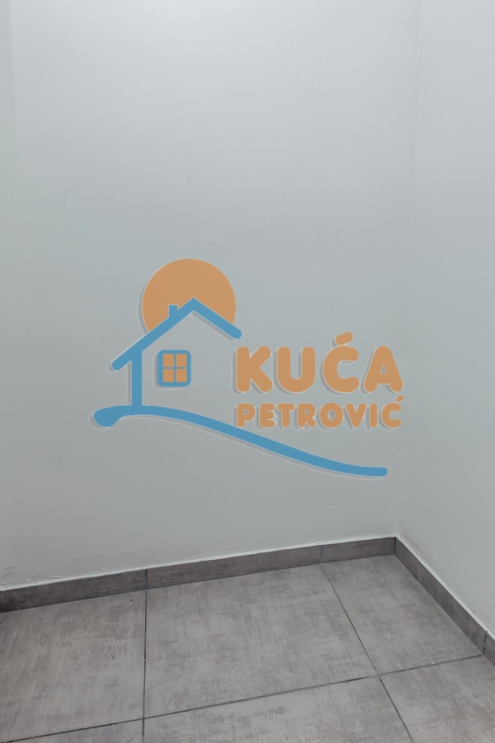 Slika 4 - Stan u zgradi, novogradnja, uknjižen, etažno grejanje, oglas ID p-014614