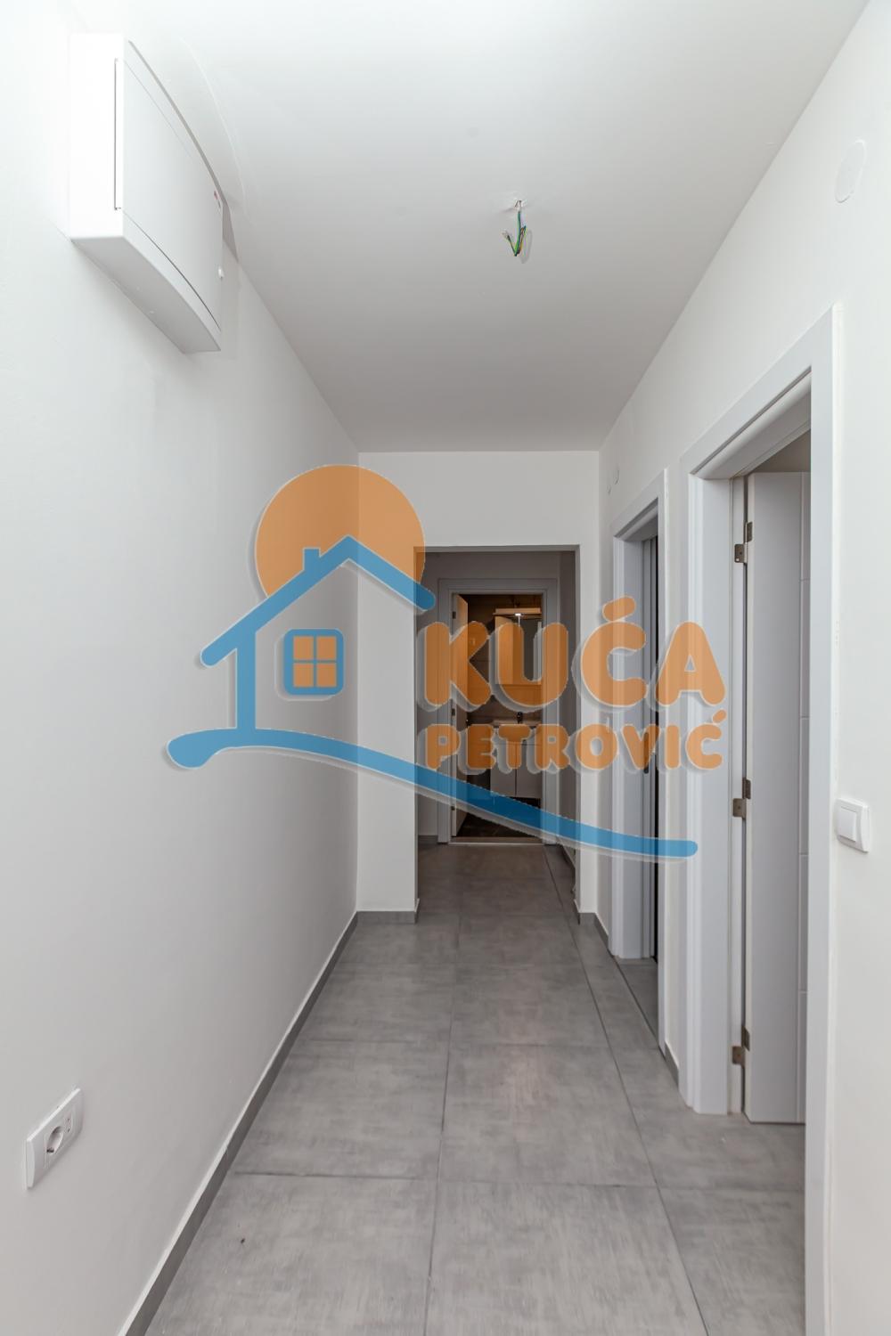 Slika 3 - Stan u zgradi, novogradnja, uknjižen, etažno grejanje, oglas ID p-014614