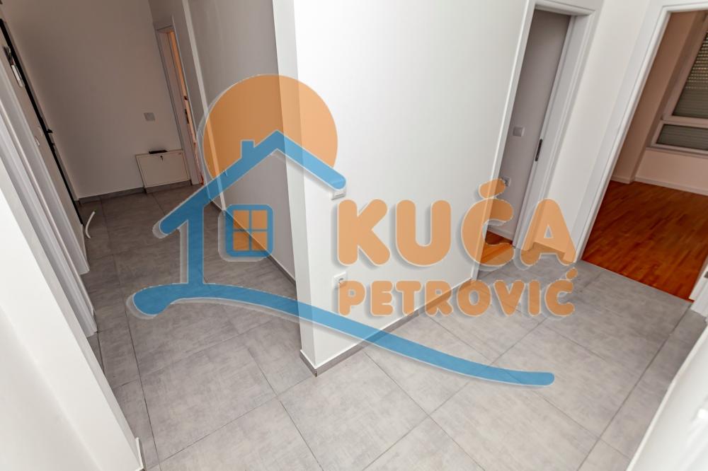 Slika 8 - Stan u zgradi, novogradnja, uknjižen, etažno grejanje, oglas ID p-014614