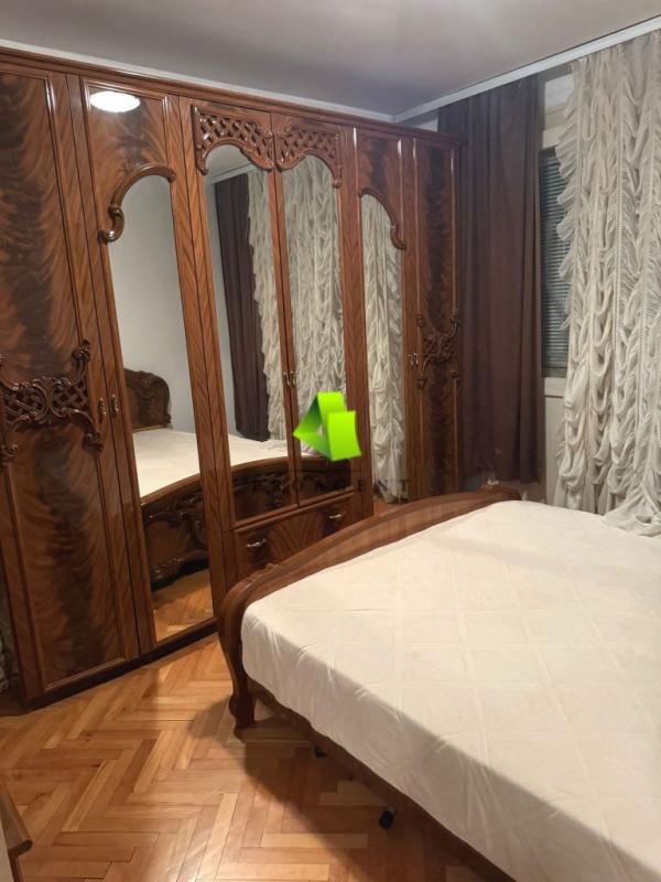 Slika 10 - Lep troiposoban stan u blizini parka Sveti Sava ID#7092