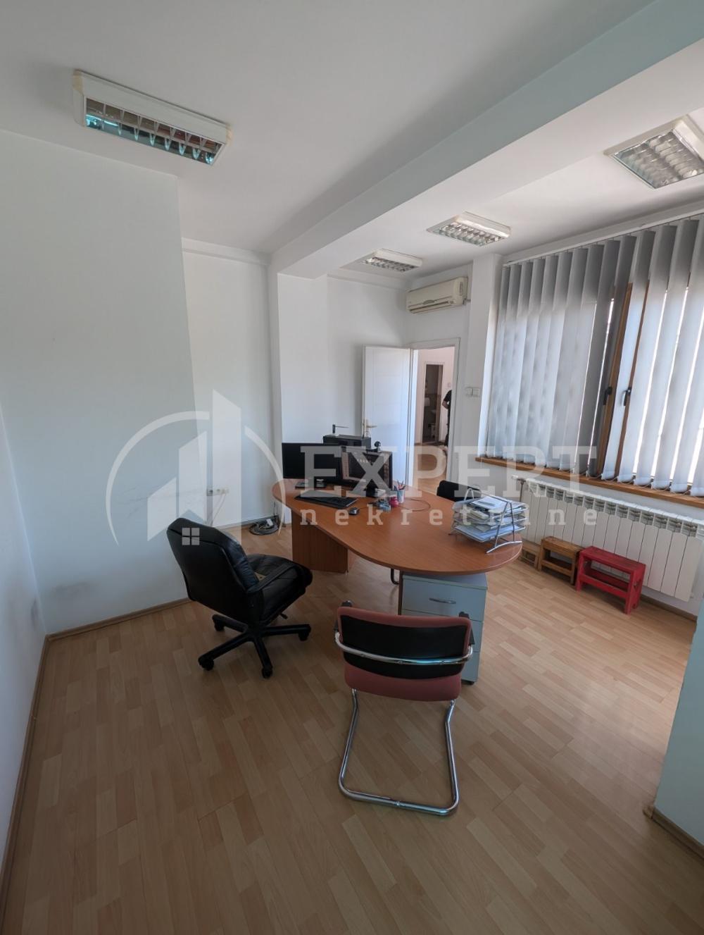 Slika 5 - Stan u zgradi, novogradnja, uknjižen, centralno grejanje, oglas ID p-014886