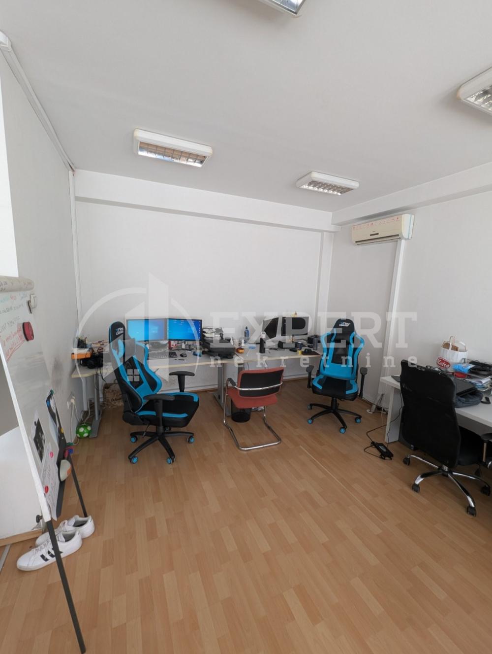 Slika 10 - Stan u zgradi, novogradnja, uknjižen, centralno grejanje, oglas ID p-014886