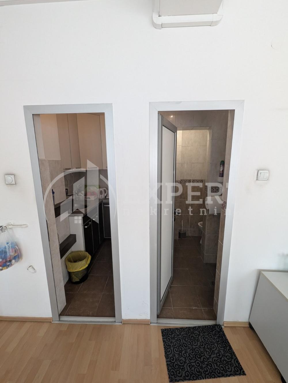 Slika 8 - Stan u zgradi, novogradnja, uknjižen, centralno grejanje, oglas ID p-014886
