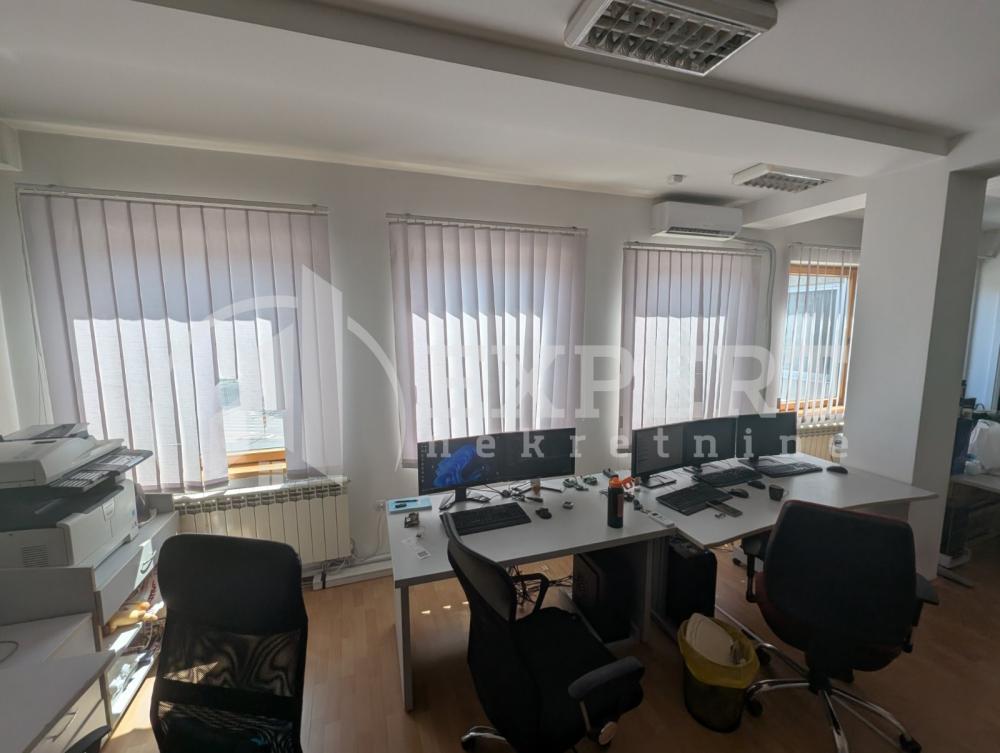 Slika 2 - Stan u zgradi, novogradnja, uknjižen, centralno grejanje, oglas ID p-014886