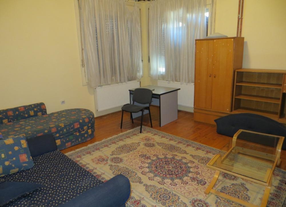 Slika 3 - Izdajem sobe u trosobnom stanu u centru Nisa bez vlasnika u stanu