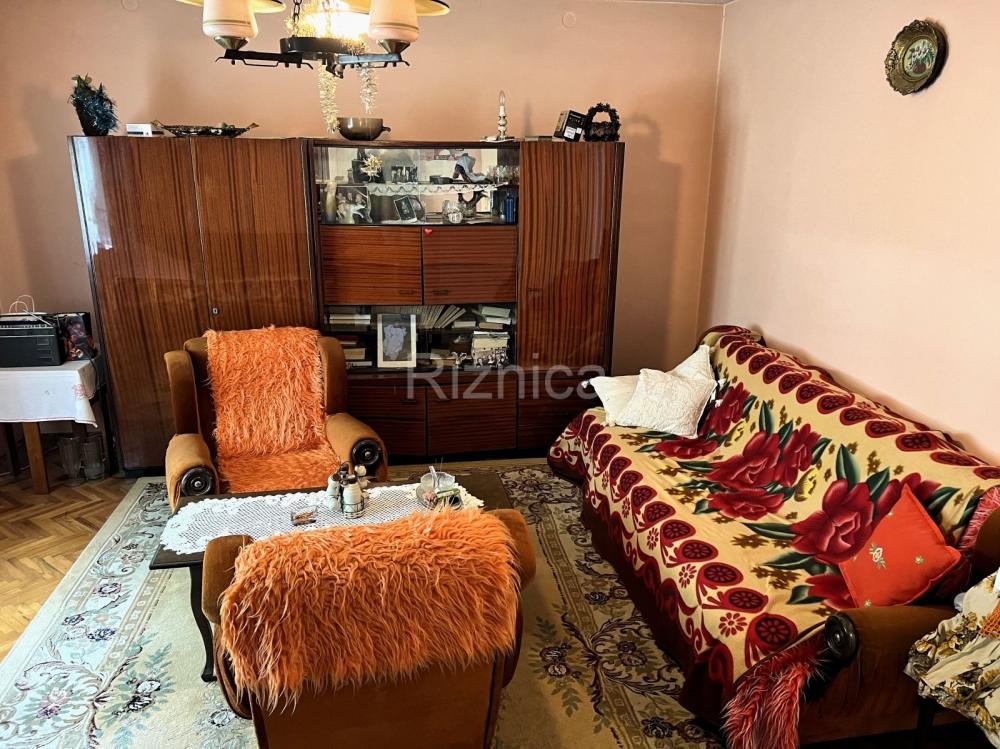 Slika 1 - Prodaja dvoiposobnog stana, terasa, garaža