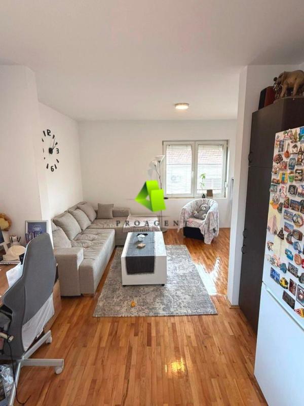 Slika 2 - Dvosoban stan sa stvarima na Panteleju ID#7181